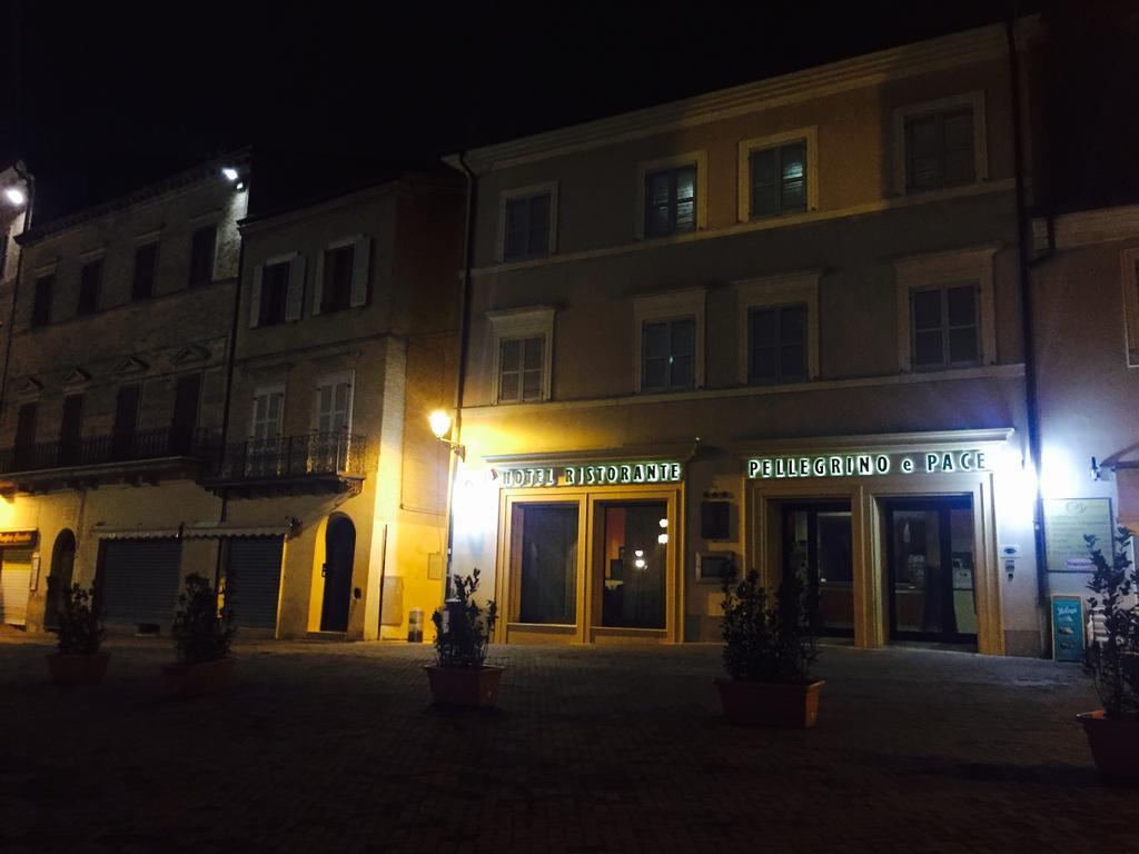 Hotel Pellegrino E Pace Лорето Екстериор снимка