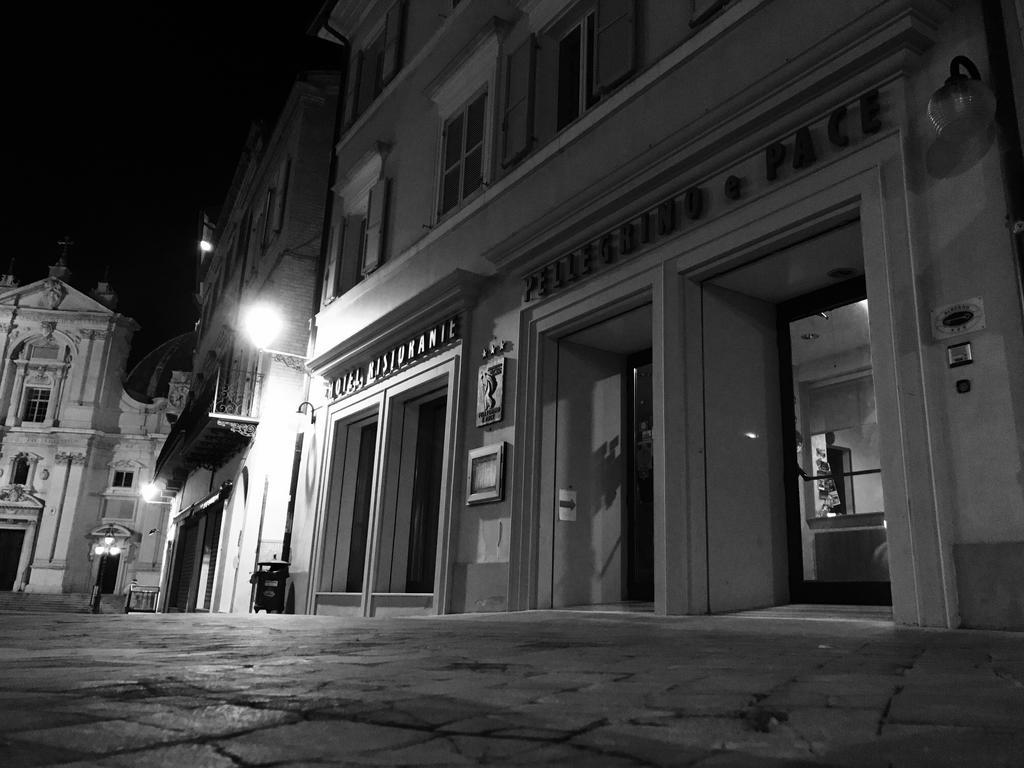 Hotel Pellegrino E Pace Лорето Екстериор снимка