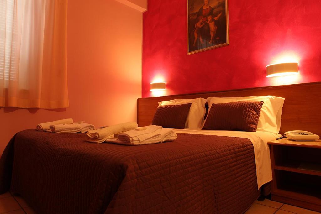 Hotel Pellegrino E Pace Лорето Екстериор снимка