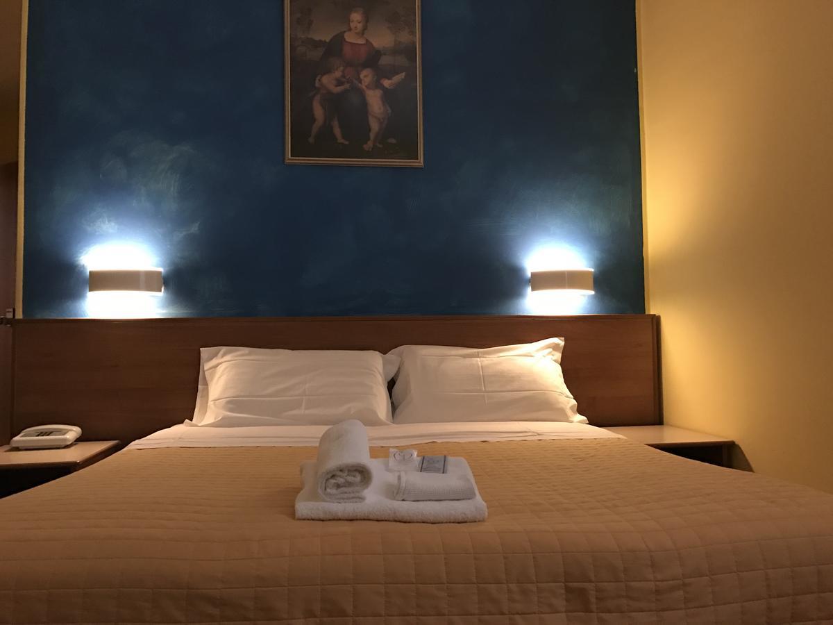 Hotel Pellegrino E Pace Лорето Екстериор снимка