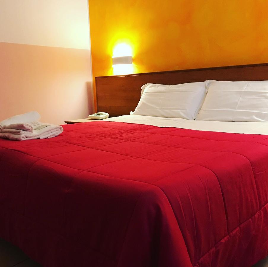 Hotel Pellegrino E Pace Лорето Екстериор снимка