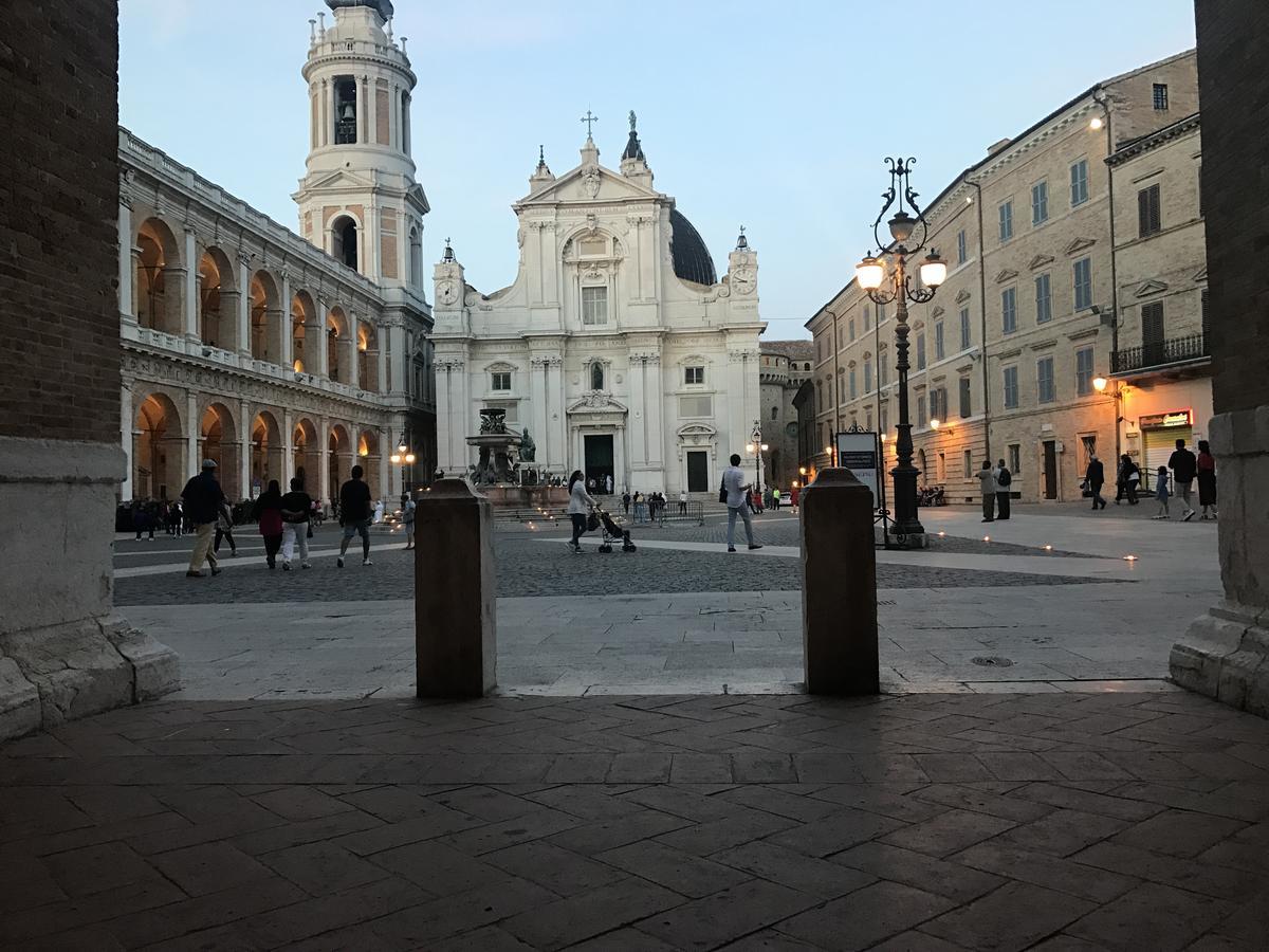 Hotel Pellegrino E Pace Лорето Екстериор снимка